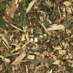 Mélange de morceaux de feuilles, de tiges et d’autres matières végétales.